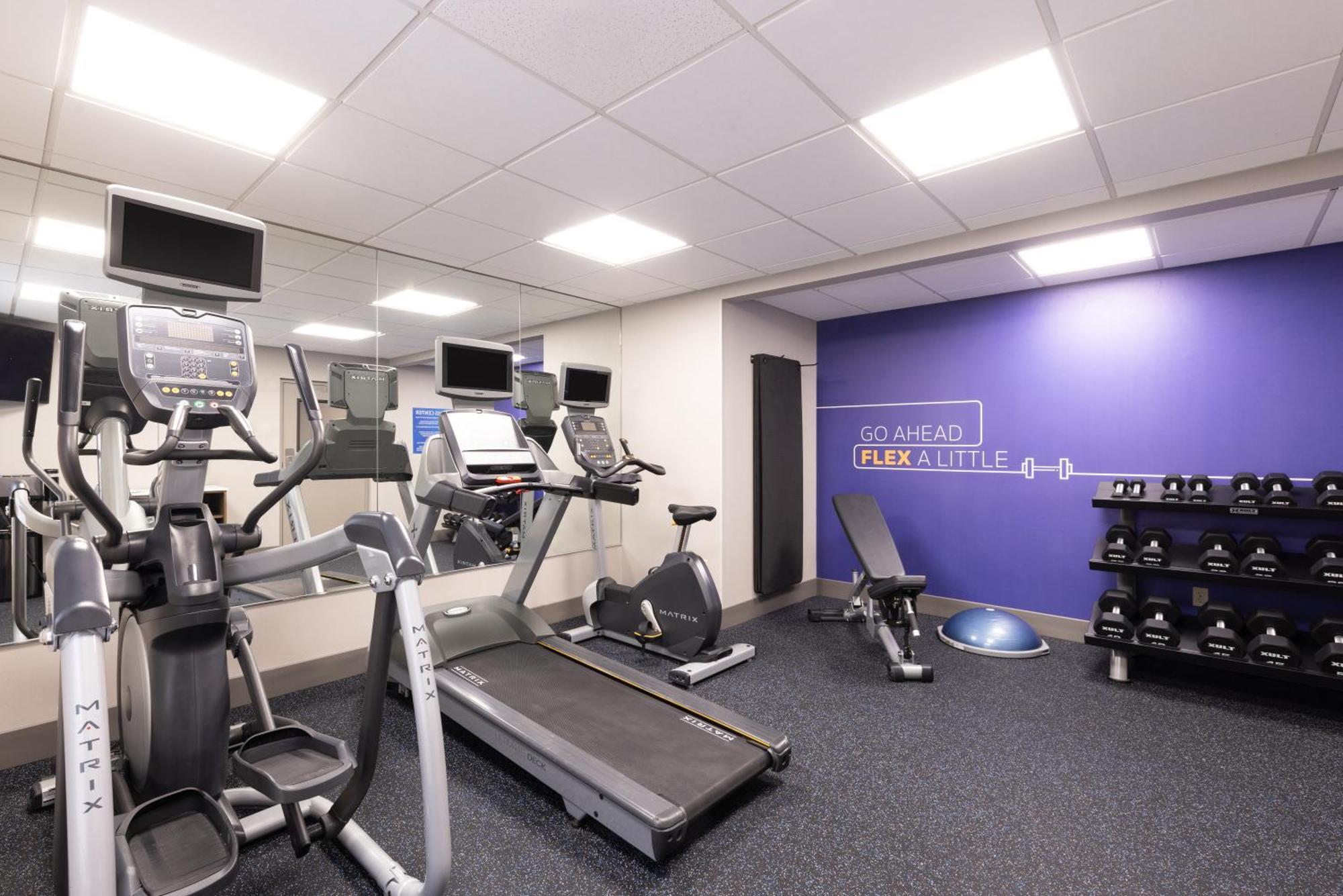 Holiday Inn Express Danbury I-84, An Ihg Hotel Экстерьер фото